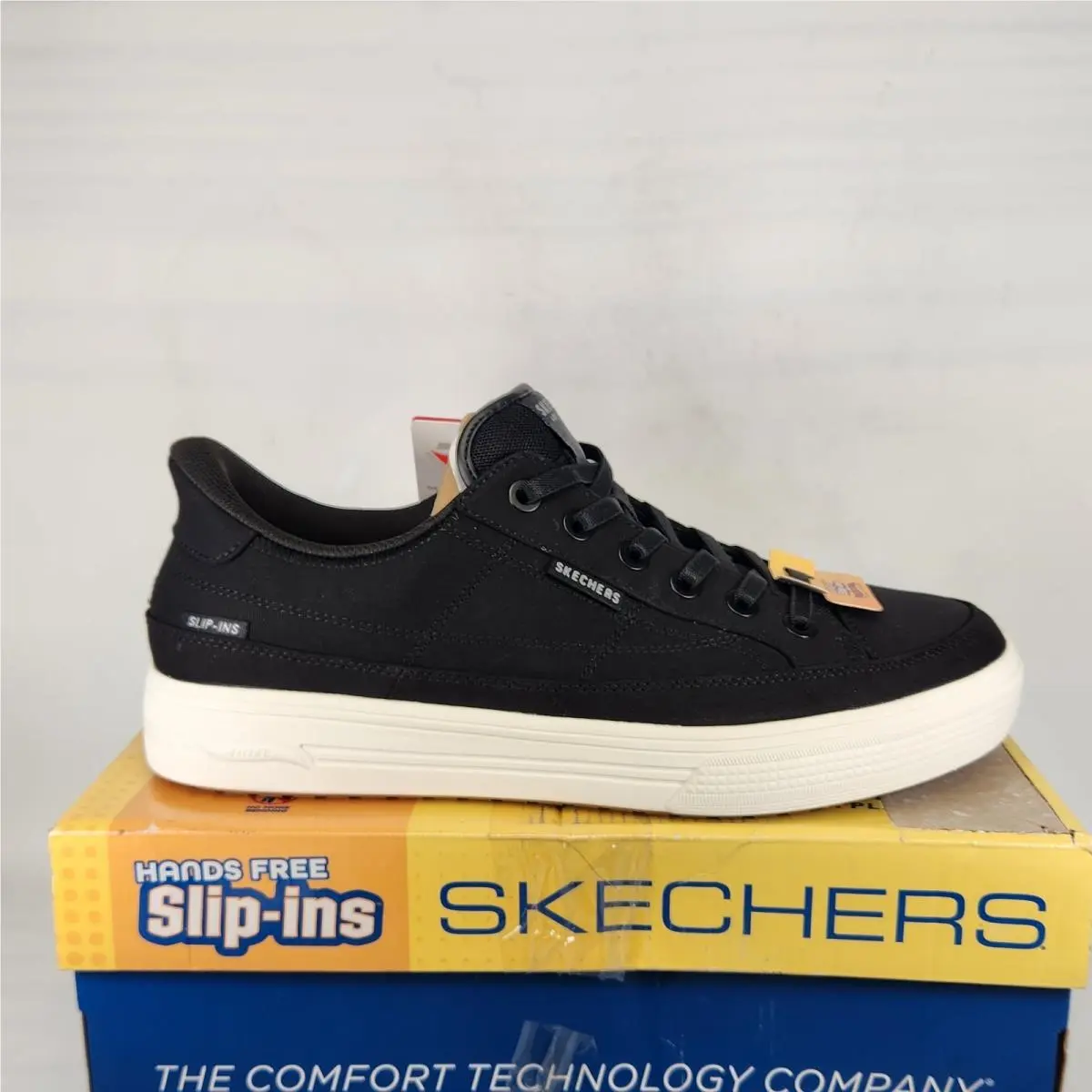 12 Men - Skechers Arch Fit Arcade See Ya There - Black - Hands Free Slip ON