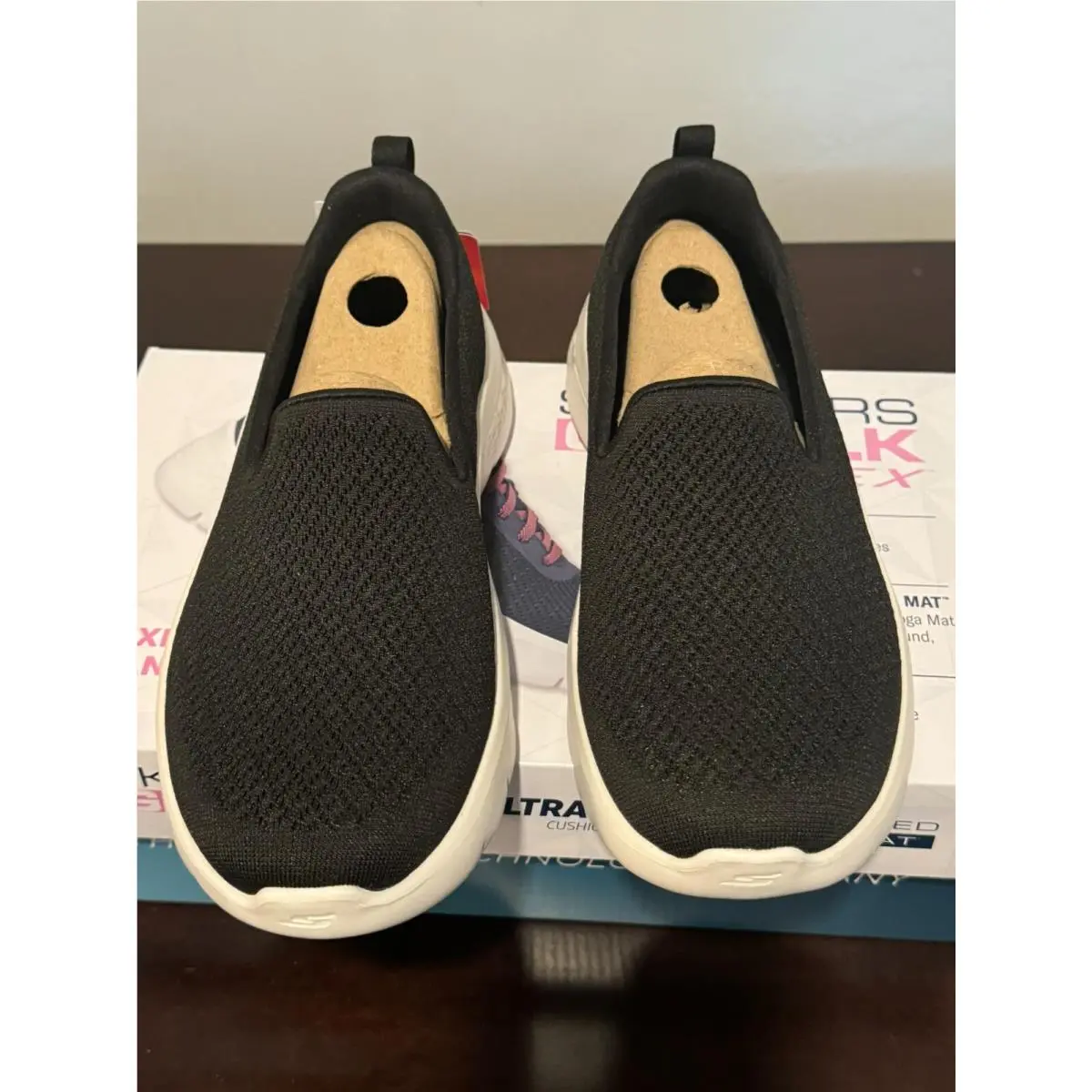 Woman`s Sneakers Athletic Shoes Skechers Performance Go Walk Flex - Vella 7.5