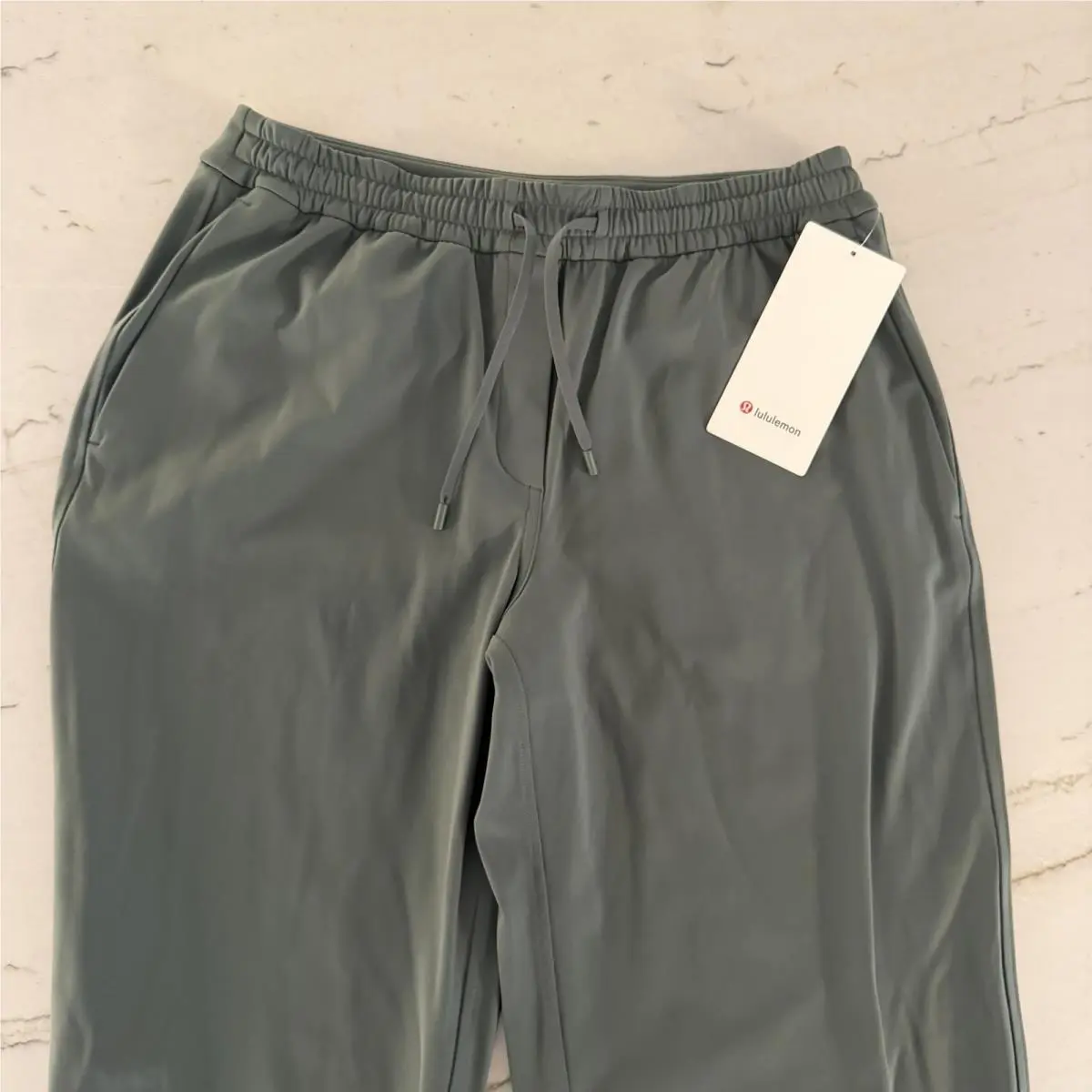 Lululemon Women’s Size M Green Straight Leg MR Pant Luxtreme LW5FWWS