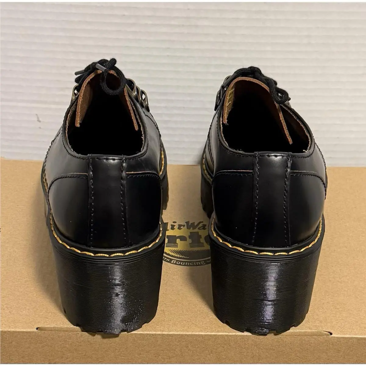 Dr. Martens shoes - Dr. Martens Leona Lo - Martens Leona - Black 4
