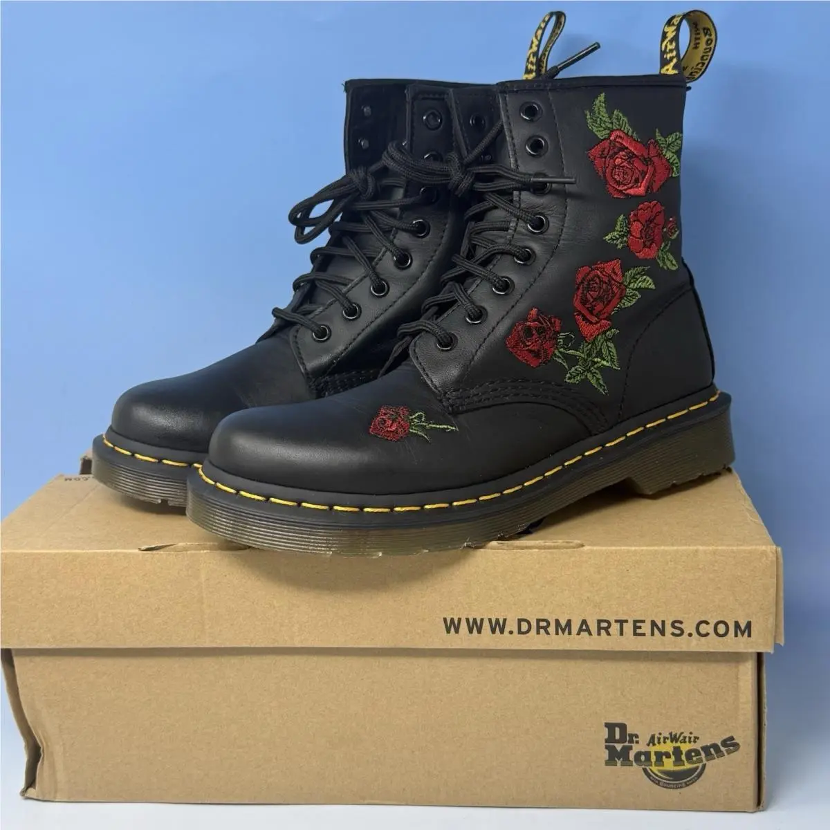 Doc Dr Martens Vonda Mono Shoes Womens Embroidered Sz 7 M Flower Combat Boots US