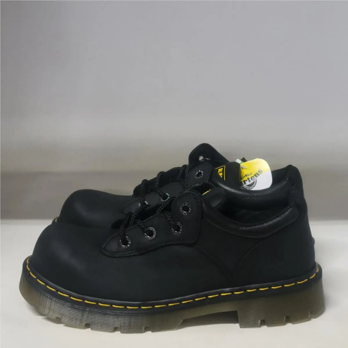 Dr. Martens shoes - Dr Martens Naseby - Naseby - Black 2