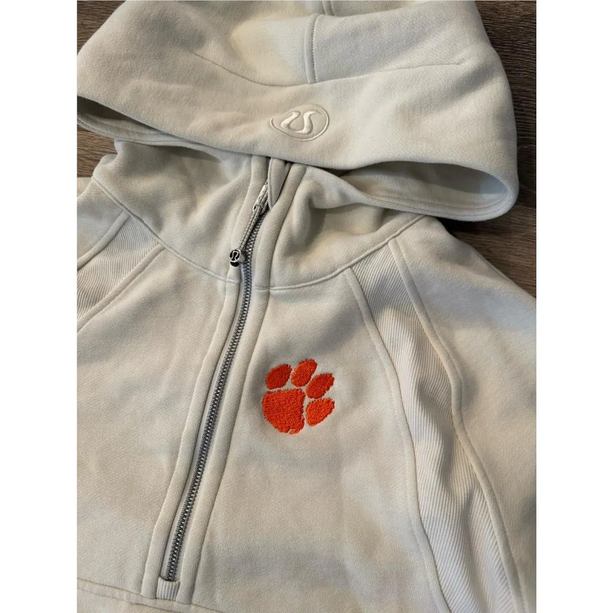 Lululemon clothing - White 2