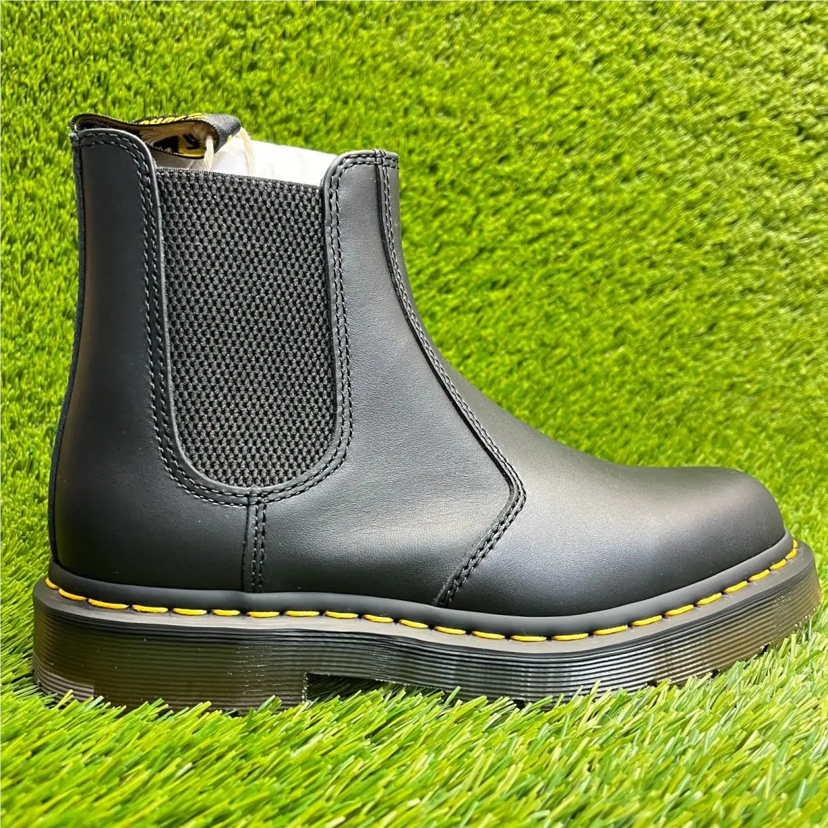 Dr. Martens 2976 SR Mens Size 7 Womens 8 Black Classic Leather Chelsea Boots