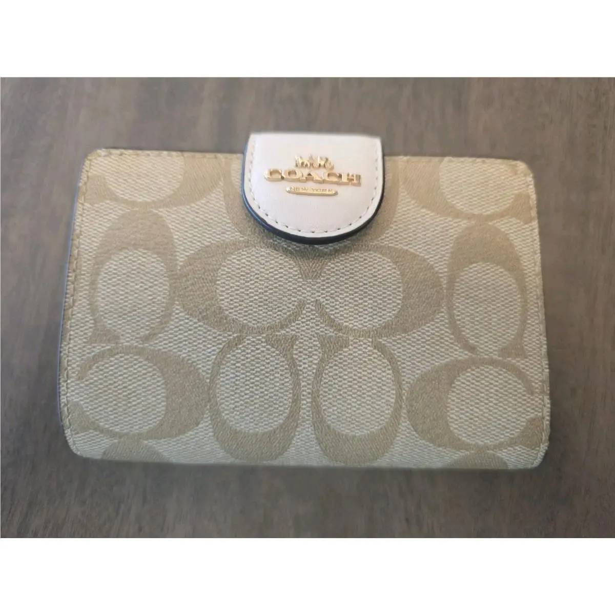 Coach C0082 Medium Corner Zip Wallet IN Signature Canvas Light Khaki / Chalk