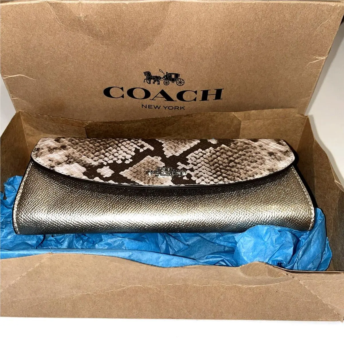 W/tags Stunning Coach Platinum-silver Snake Leather 8 Clutch Ret:$325