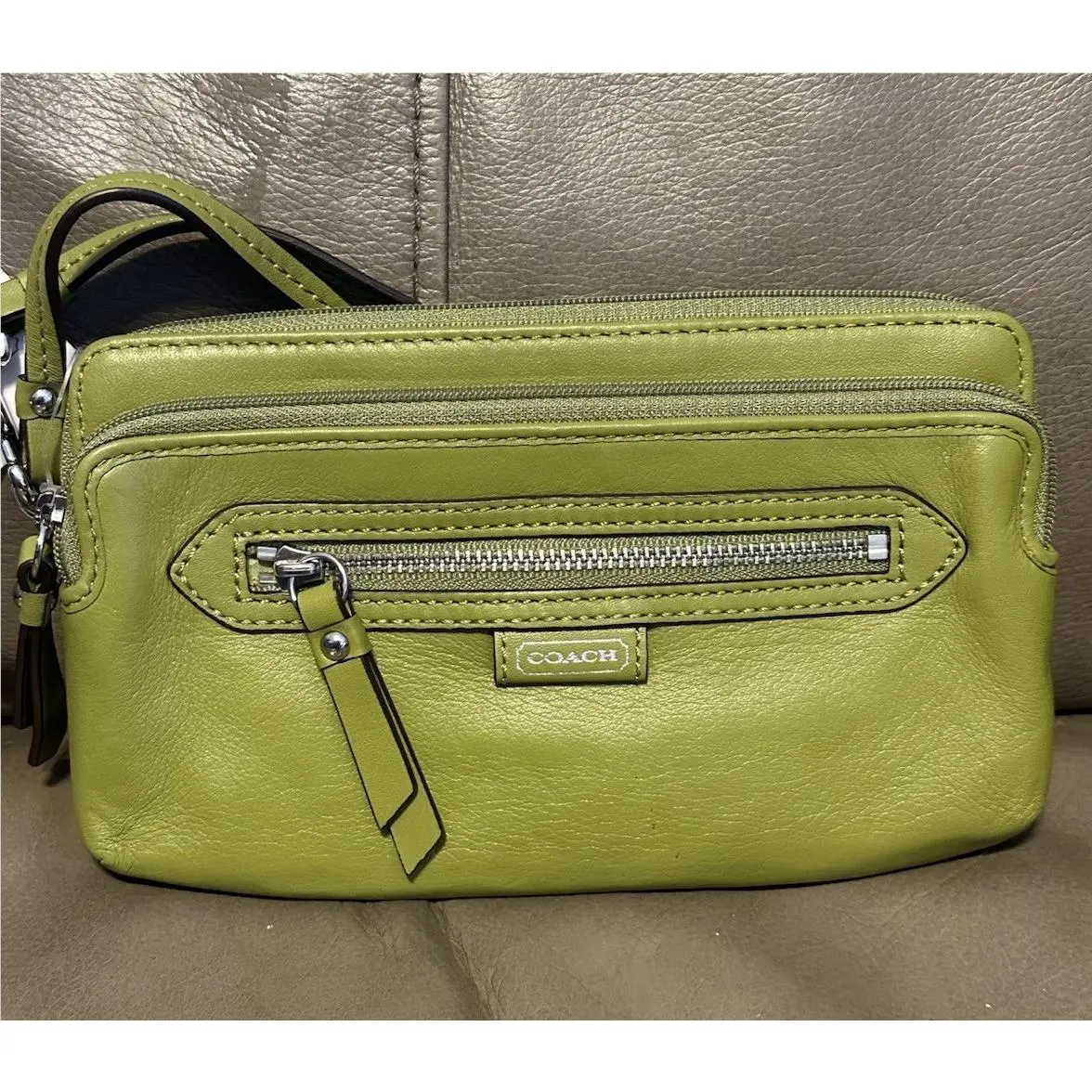 Coach Grass Green Daisy Wristlet Clutch Silver Y2K Wallet