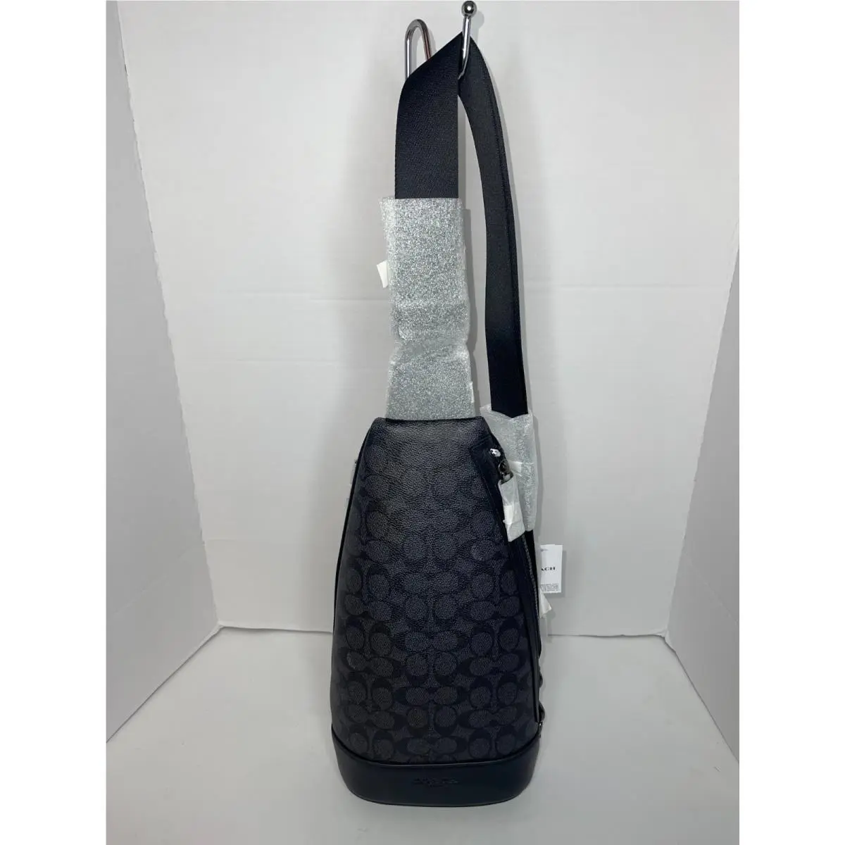 Men`s Coach Dominic Sling Pack in Signatures Canvas Gunmetal/charcoal/black