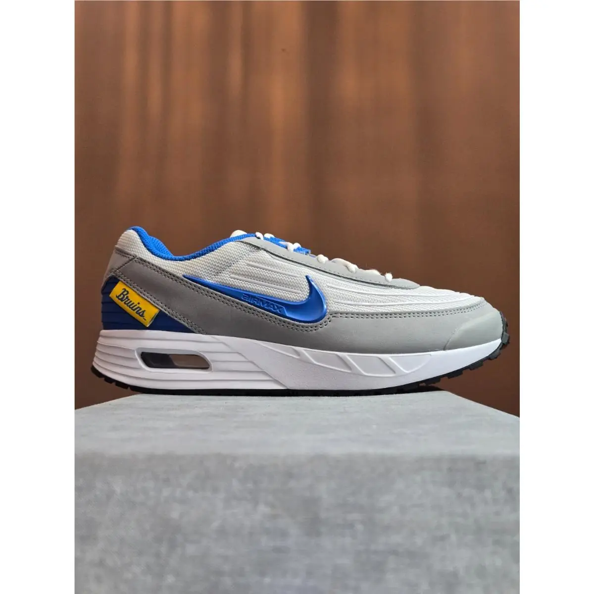 Nike College Air Max Verse Ucla Bruins White Signal Blue IB3231-100 Size 7.5M 9W