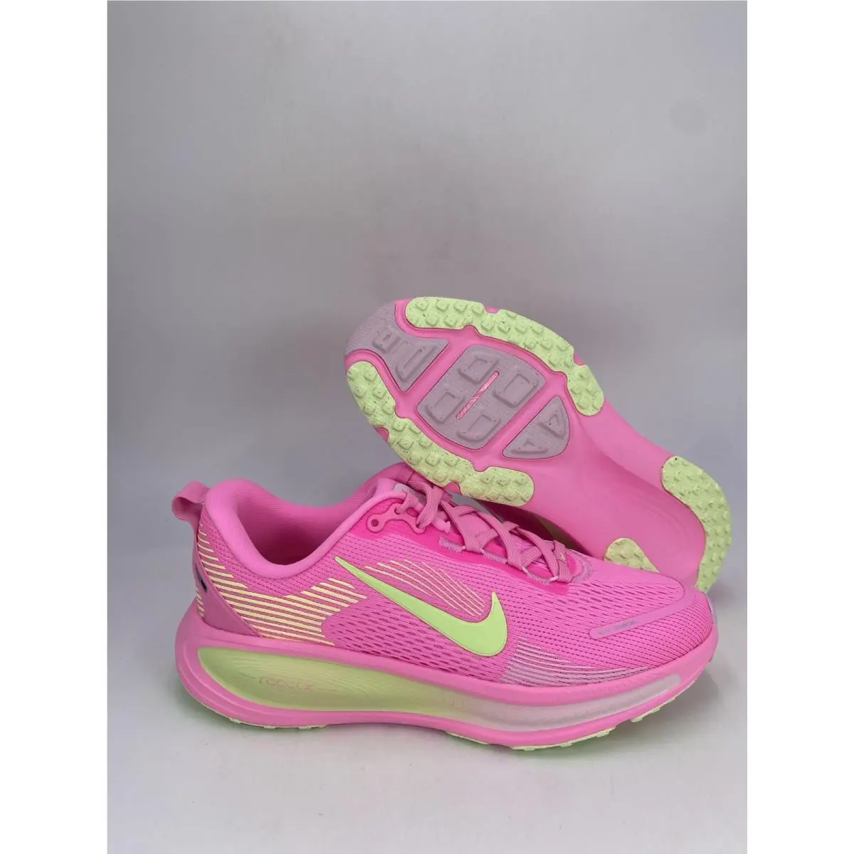 Nike Vomero 18 GS Pink Spell Barely Volt HQ2157 601 Size 7Y