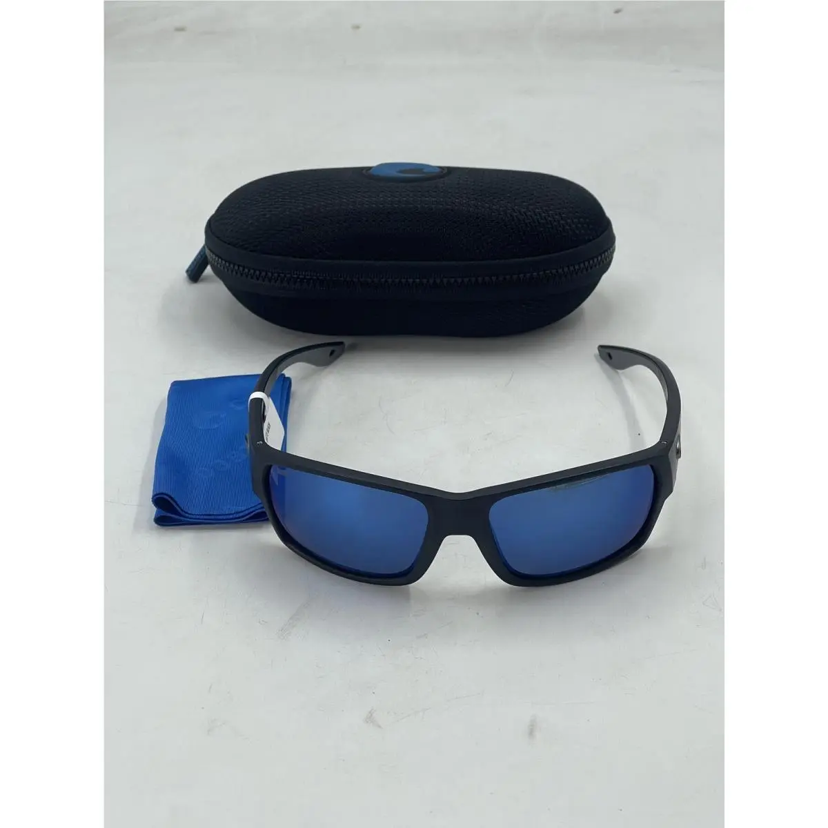 Costa Del Mar Men`s Tailfin Sunglasses Matte Black/blue Mirror Polarized
