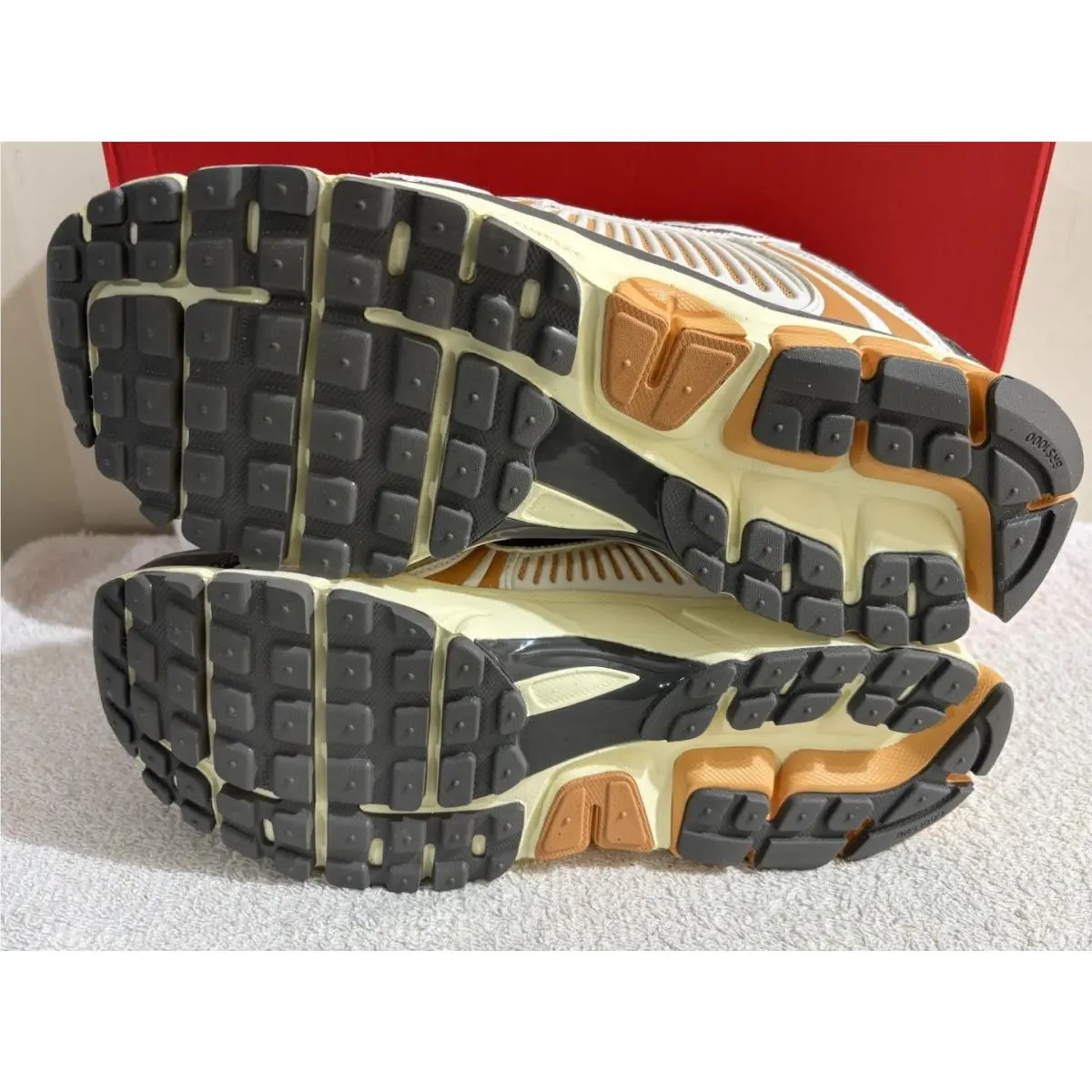 Nike shoes - Nike Zoom Vomero - Zoom Vomero - IB7469 030 - Phantom Flat Pewter (UPC: 197864040096) 0
