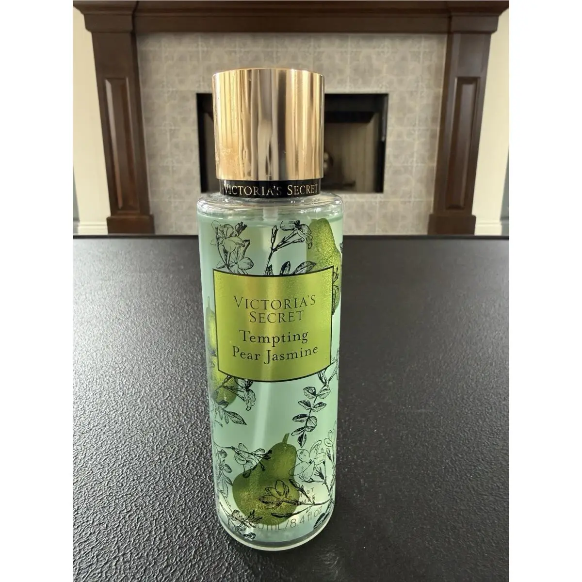 Victoria`s Secret Tempting Pear Jasmine Fragrance Mist 8.4oz/Pear Portion Vibes