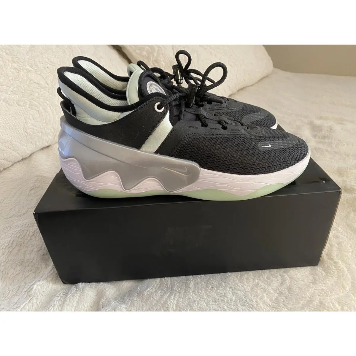 Nike Air Zoom Vomero 16 Black Running Shoes Women`s Size 7.5 DA7255-001