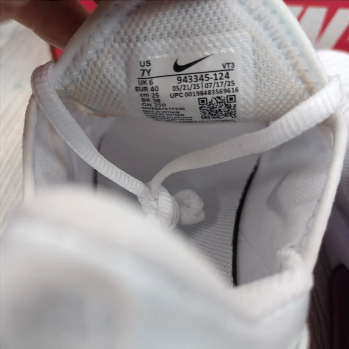 Nike shoes - White 4
