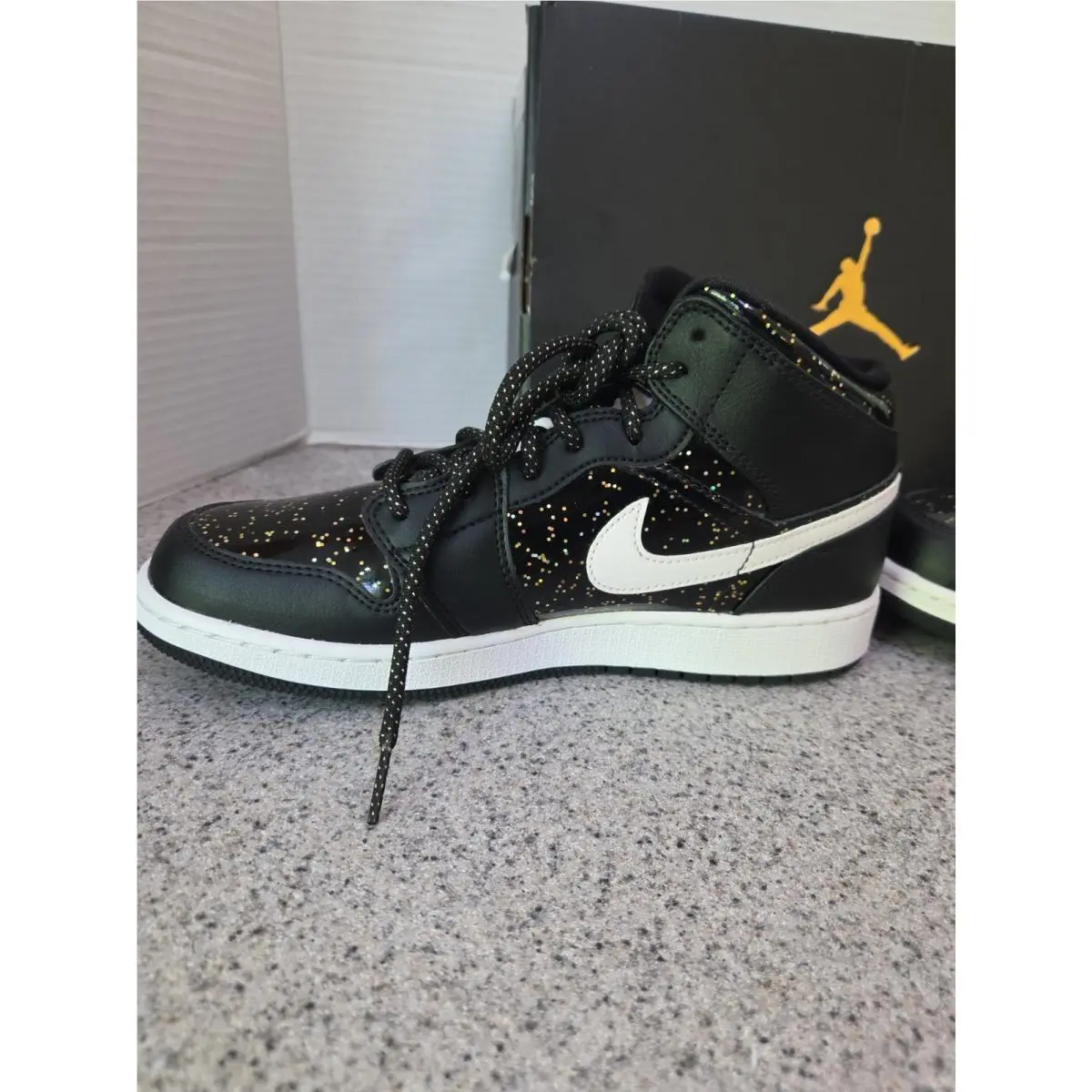 Nike shoes - Air Jordan 1 Mid SE - White 2