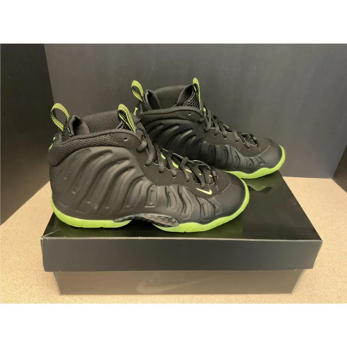 Youth’s Nike Foamposite Little Posite One ‘black Volt’ GS Shoes. Size 4Y