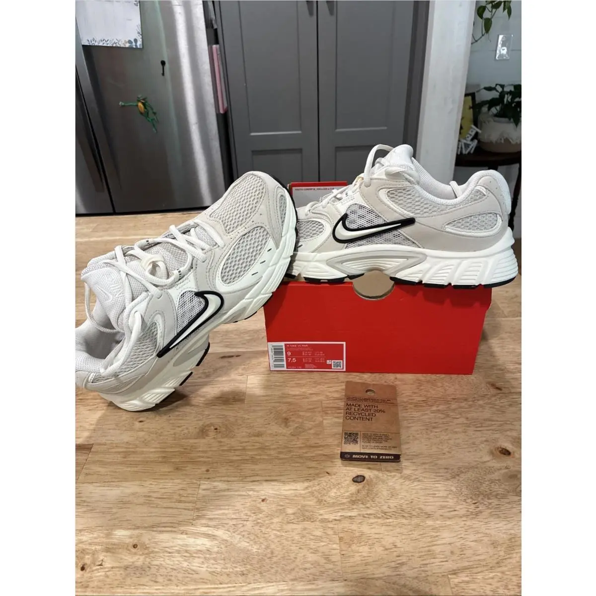 Nike V5 Rnr Light Brown Ivory 116294-100 Women`s Size 8 Athletic Sneaker Sz 9