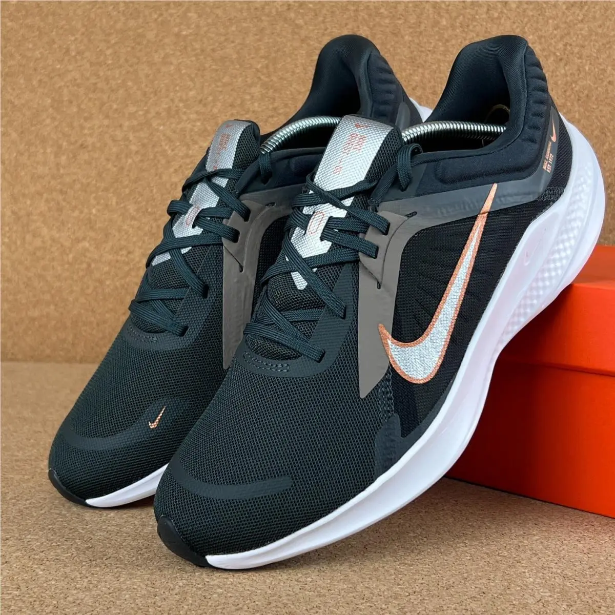 Nike Quest 5 Women`s Size 11 Sneakers Athletic Shoes Smoke Grey Metallic Silver
