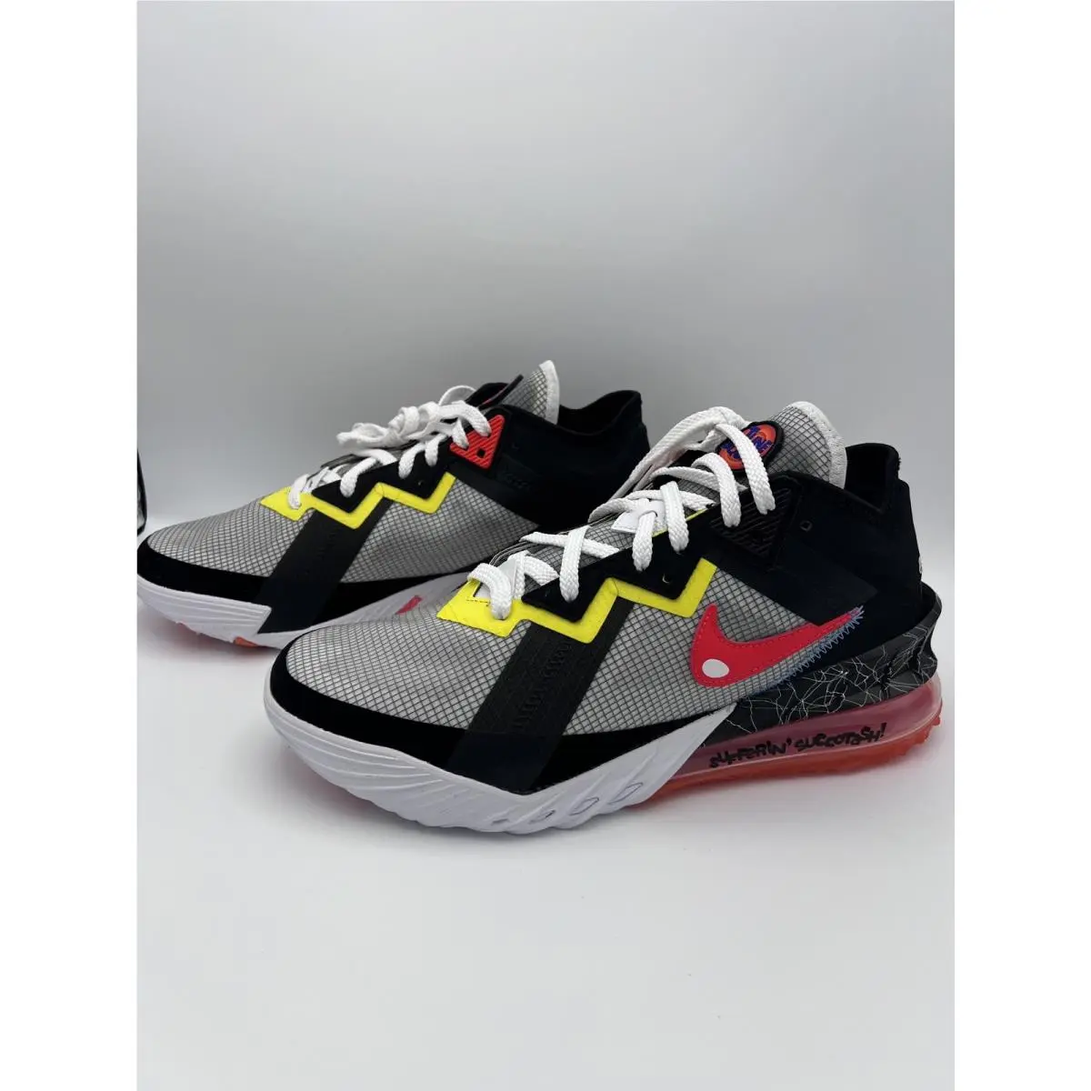 Nike Space Jam x Lebron 18 Low ‘sylvestor x Tweety’ Size 10M/11.5W
