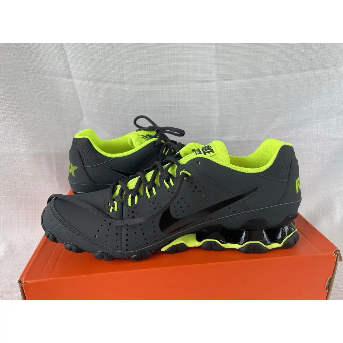 Nike shoes - REAX 9 TR - REAX - 807184-017 - Black/Volt 5