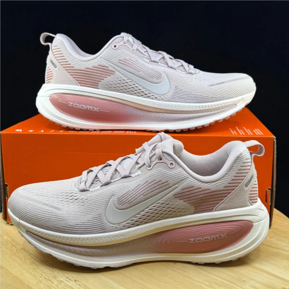 Nike Vomero 18 Women’s Size 7.5 Silt Red Chalk Red Stardust HM6804-605
