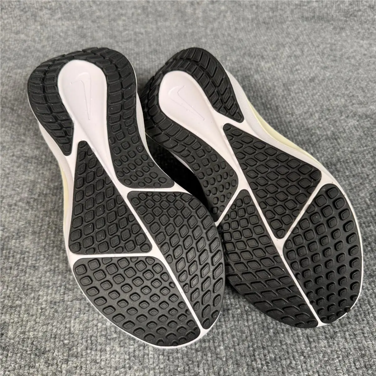 Nike shoes - Vomero 17 Low - Vomero Low - FB8502 - Black 4