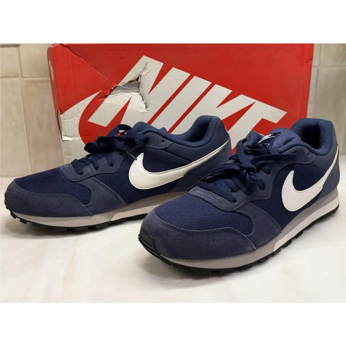 Nike MD Runner 2 Mens 9.5 Midnight Navy White Wolf Grey 749794-410 Running Shoes