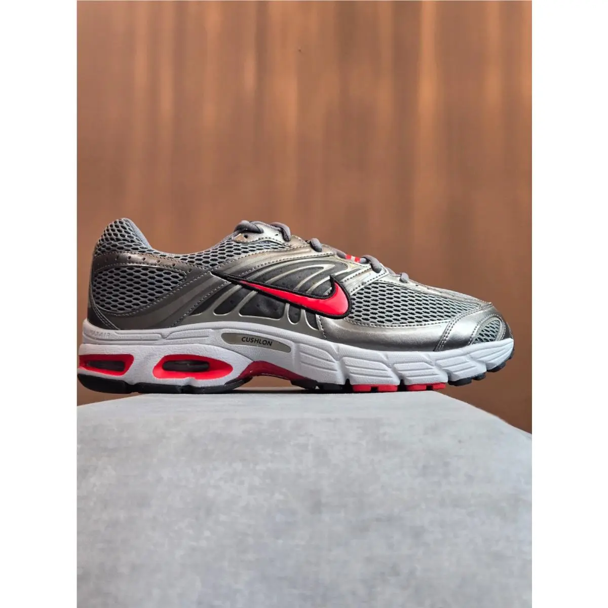Nike Air Max Moto 2K - Smoke Grey University Red IO9279-005 Men`s 10.5