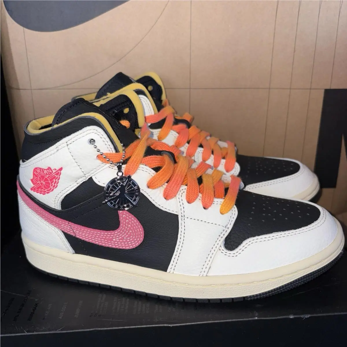 Nike Air Jordan 1 Mid SE Edge “flight Club” Nby IB7007-107 Womens Size 6