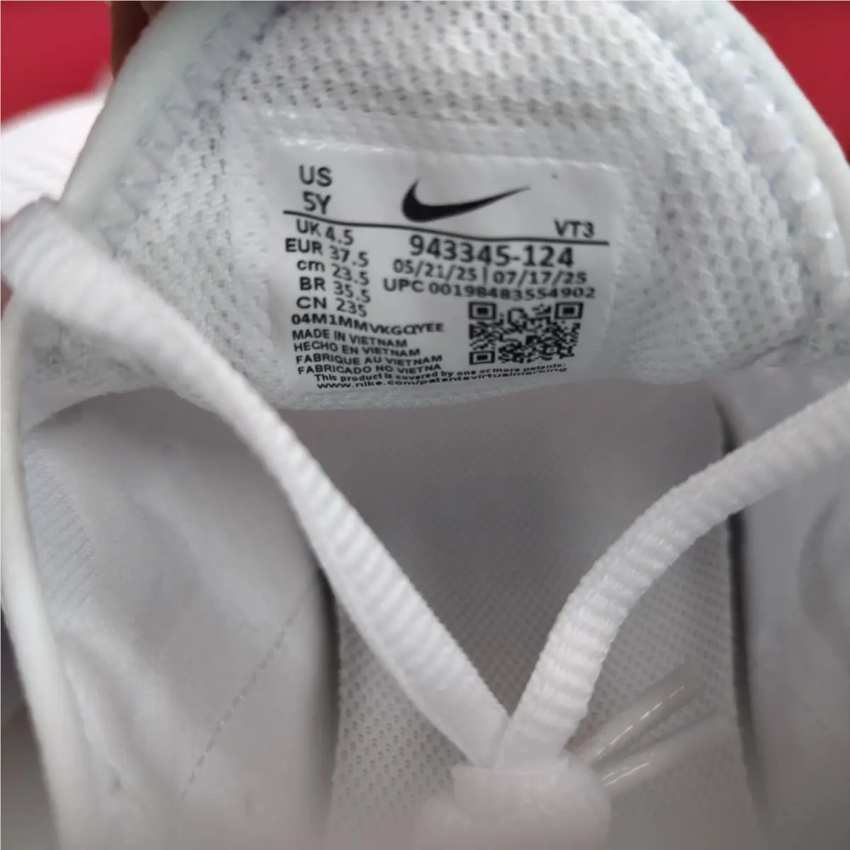 Nike shoes - White 4