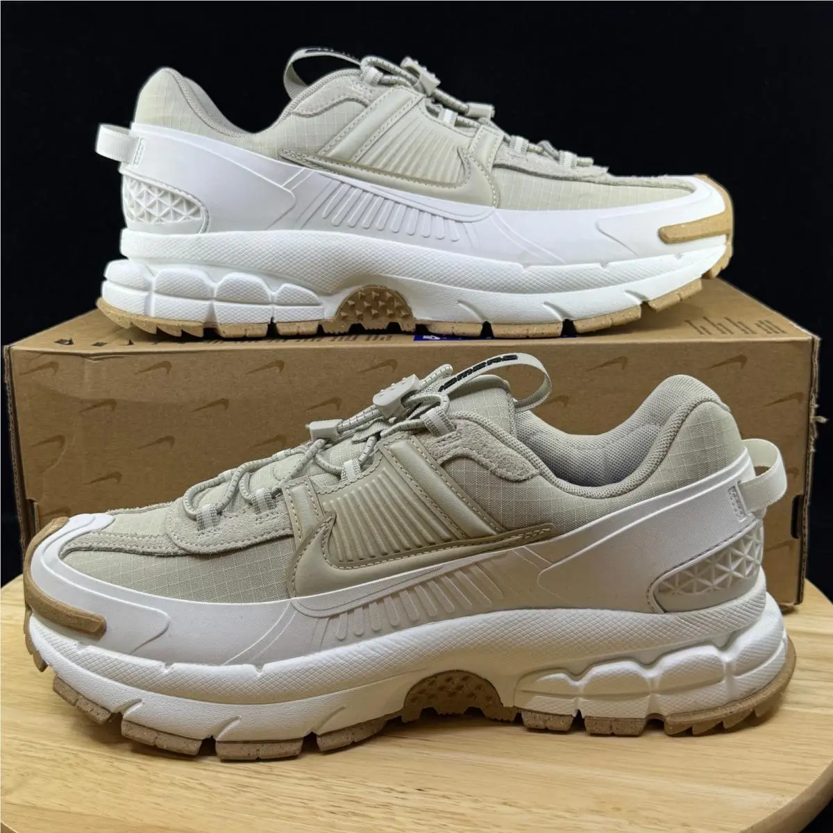 Nike Zoom Vomero 5 Roam Sail Light Stone HQ2181-100 Size 11W/ 9.5M