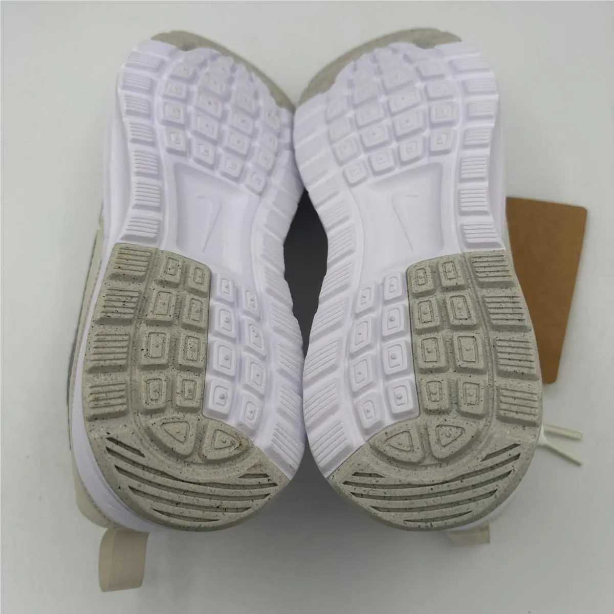 Nike shoes - Nike Air Max Nuaxis SE - White 4