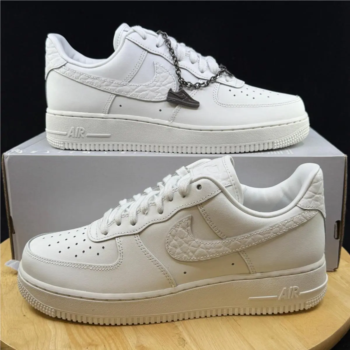 Nike Women`s Size 8.5 Air Force 1 `07 LO Summit White with Charms IM6485 121