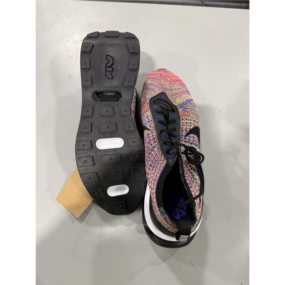 Nike shoes (UPC: 008678906440) 1