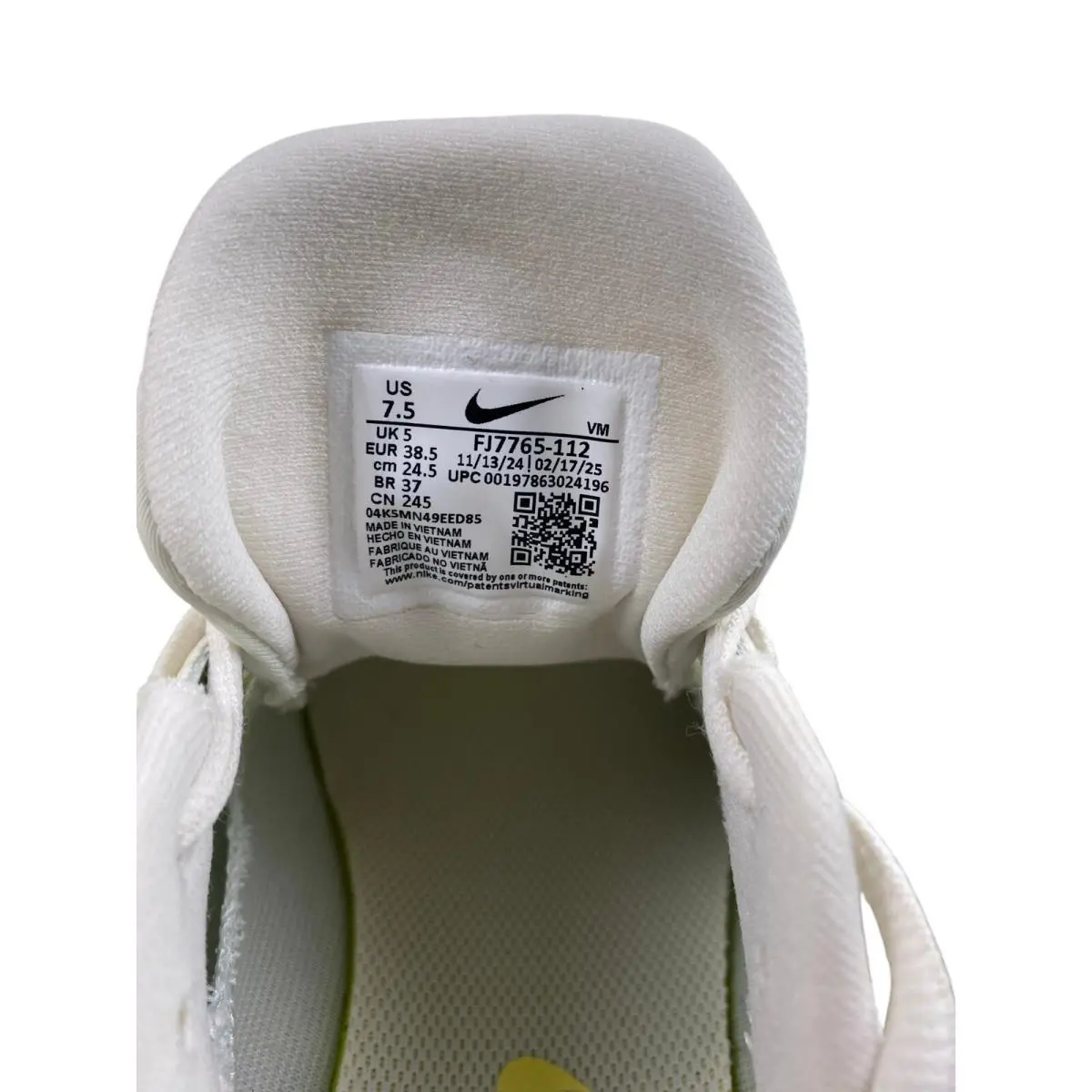Nike shoes - White 3