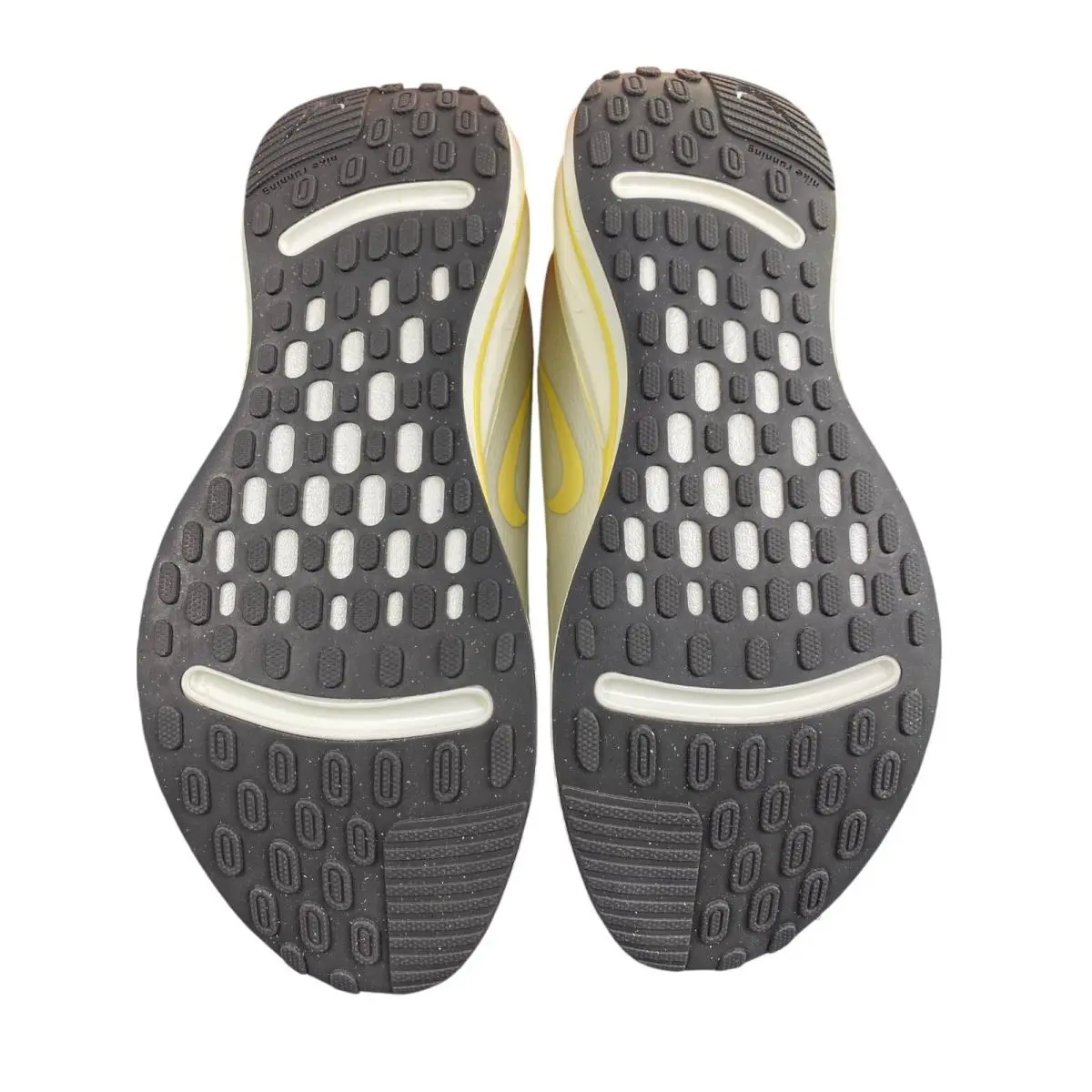 Nike shoes - White 4