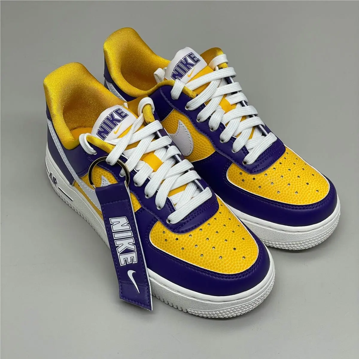 Nike Women`s Air Force 1 `07 Court Purple/white Sz: 6 FJ1408 500 Slightly Distr