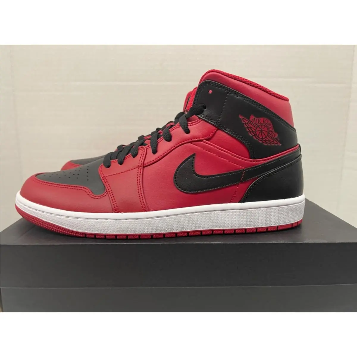 Nike Air Jordan 1 Mid Reverse Bred Mens Size 12-NIB