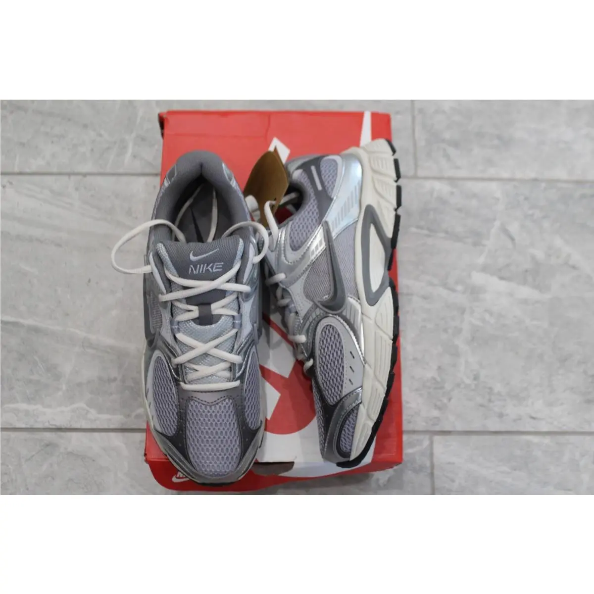 Womens  SZ 11 Shoes V5 Rnr by Nike