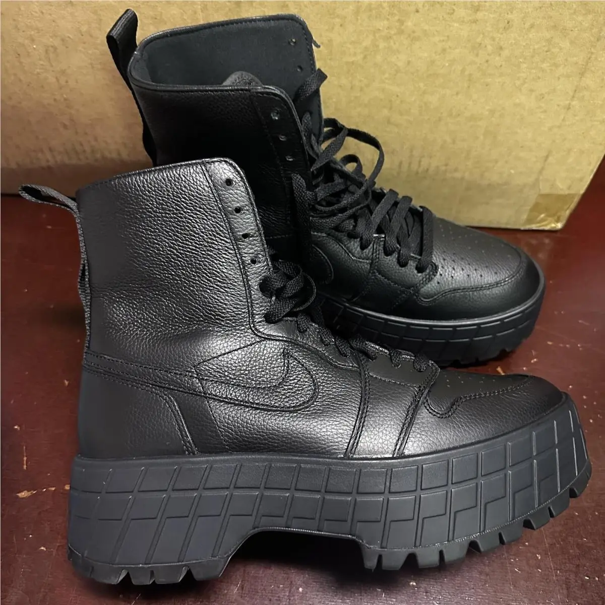 Nike Wmns Air Jordan 1 AJ Brooklyn Boots Leather Triple Black SZ 11.5 FJ5737-001