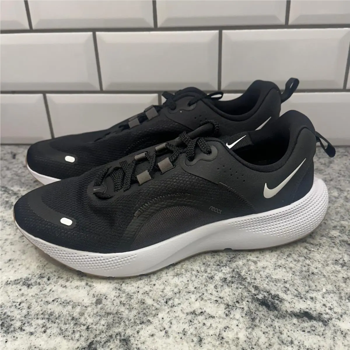 Nike shoes - Nike React Escape Run 2 - Black 1
