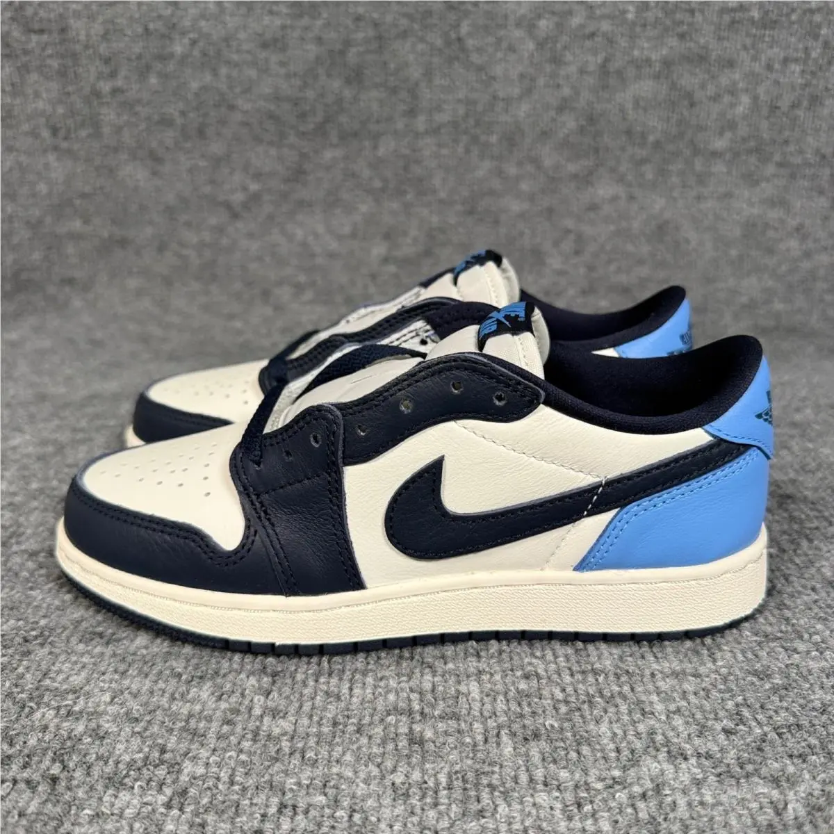 Nike shoes - White 1