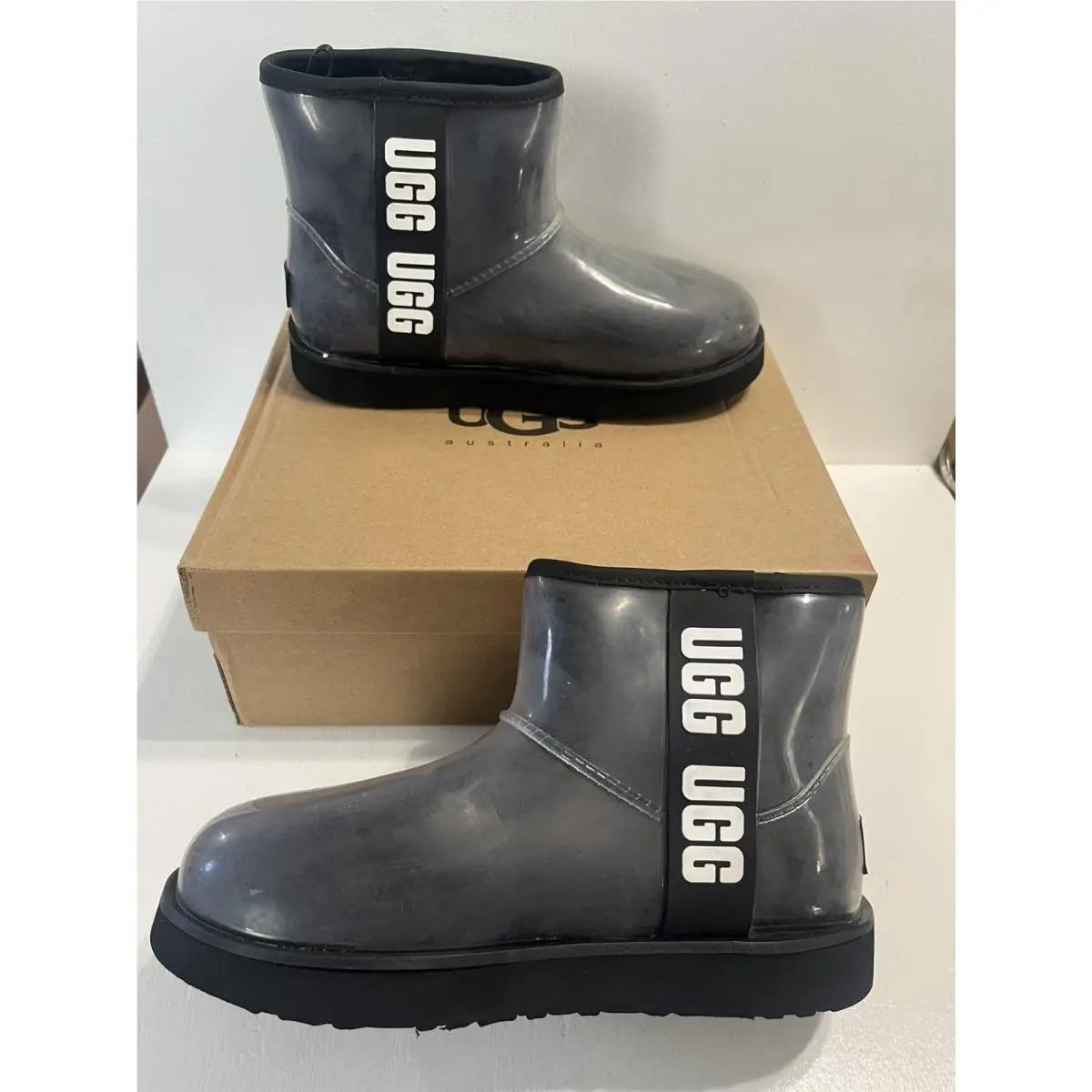 Ugg Shoes Boots Women Size 9 Classic Short