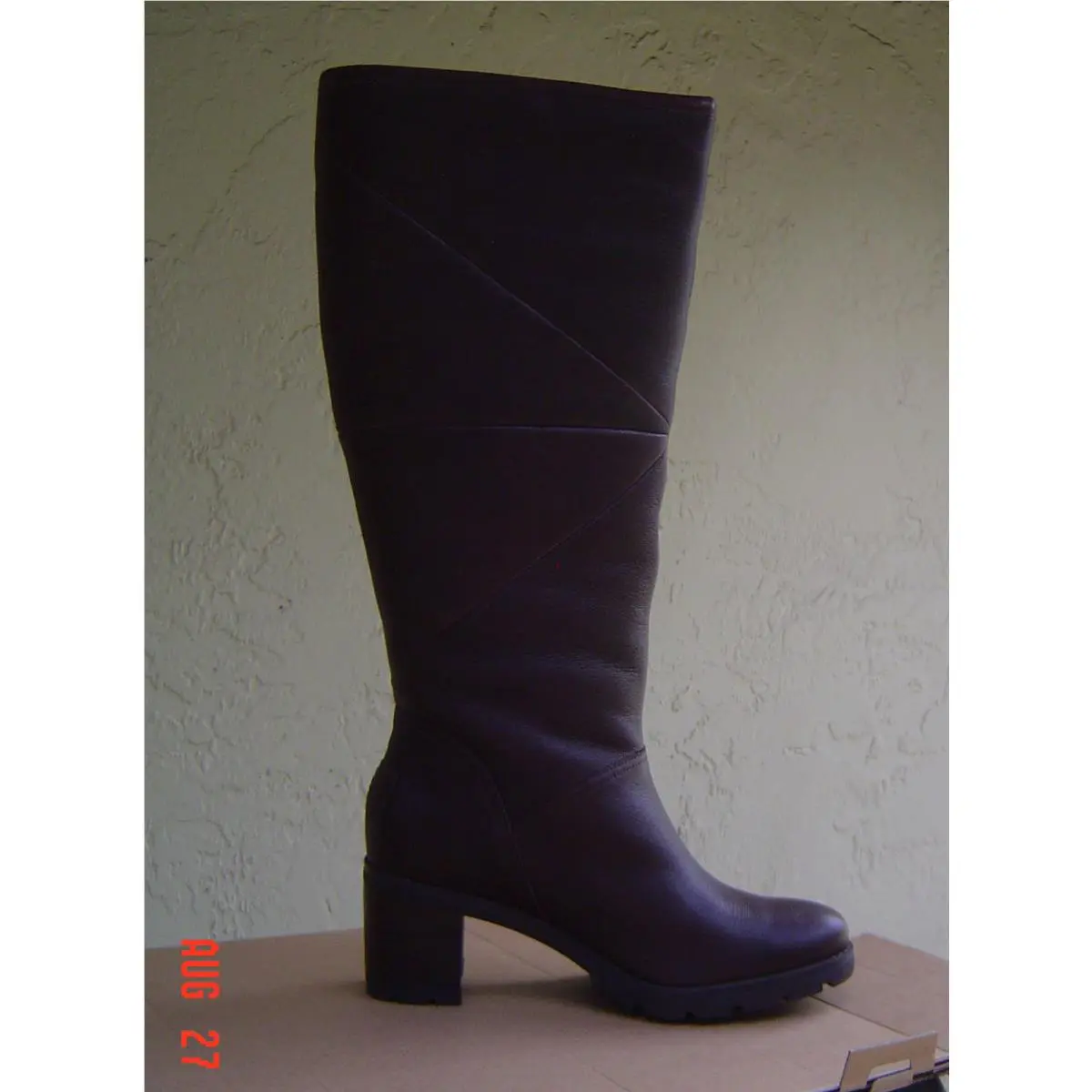 UGG shoes - Brown (UPC: 888855289562) 1