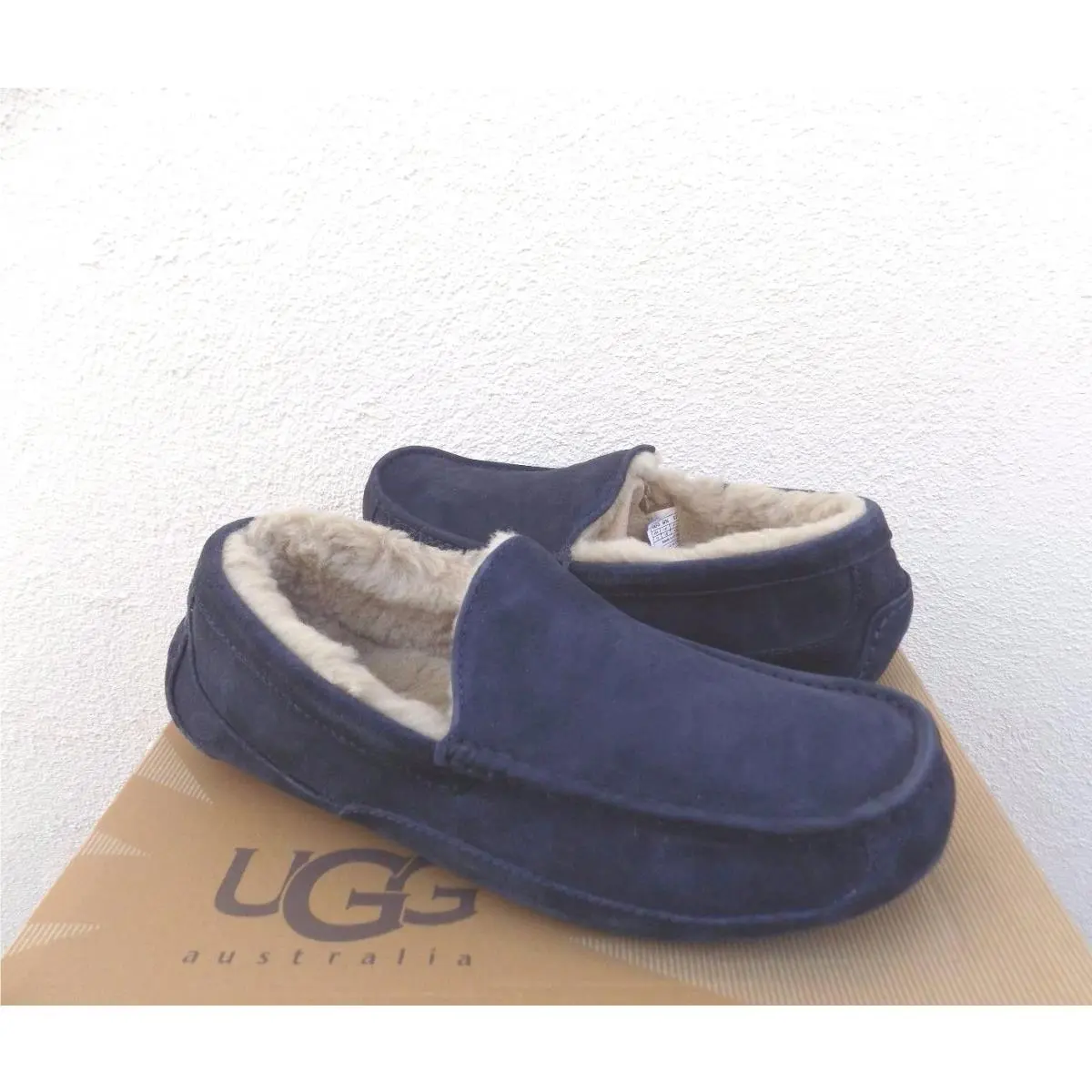Ugg Ascot Navy Suede/ Sheepwool Slippers US 8/ Eur 40.5 Run Small