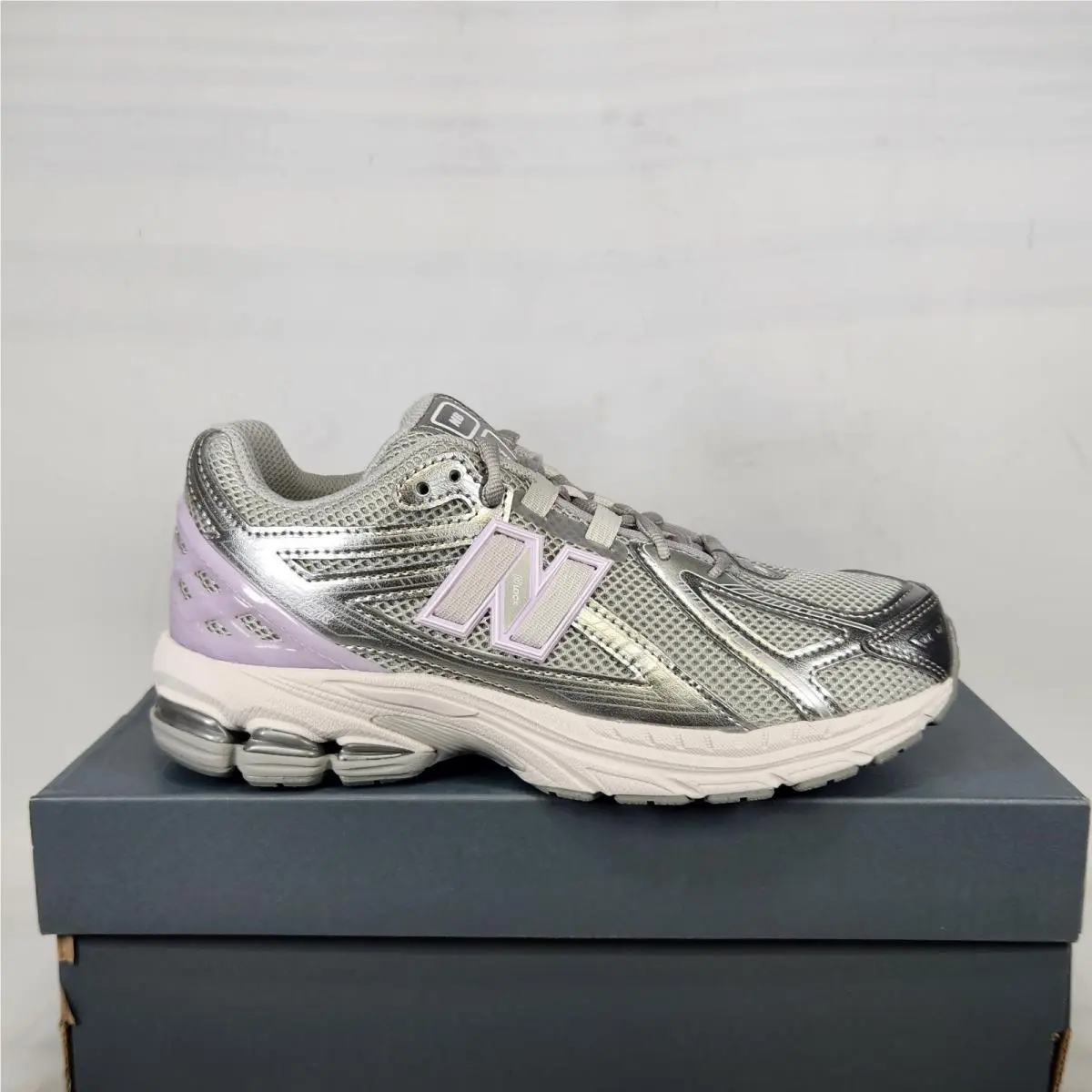 New Balance 1906R Sneakers Kids Size 6 Silver Metallic Lavender Running Shoes