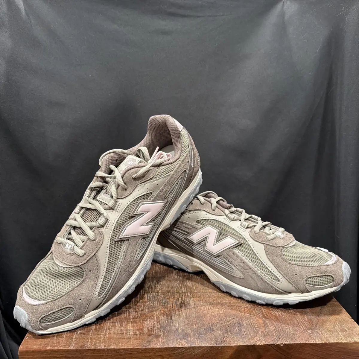 204L Men’s 11.5 Women’s 13 Brown Pink by New Balance
