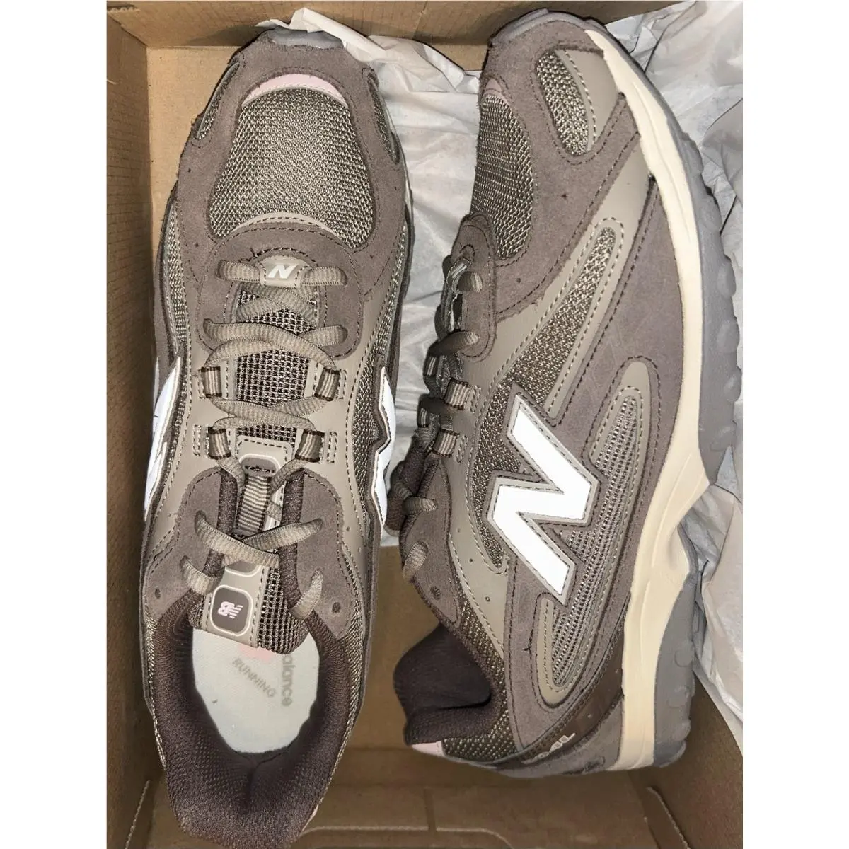 New Balance shoes - NEW BALANCE - U204L273 - Brown/pink 0