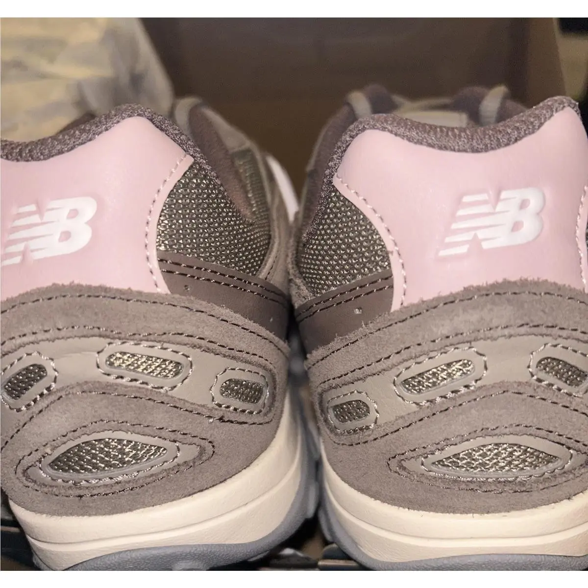 New Balance shoes - NEW BALANCE - U204L273 - Brown/pink 3
